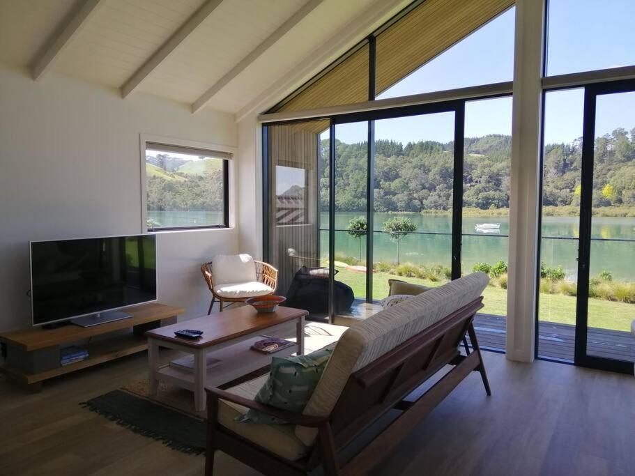 Purangi Waterfront Retreat - 2 Bedroom Cooks Beach Exteriör bild