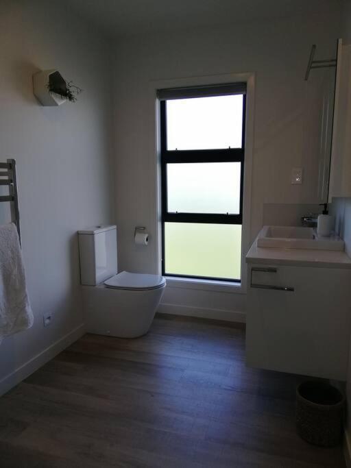 Purangi Waterfront Retreat - 2 Bedroom Cooks Beach Exteriör bild