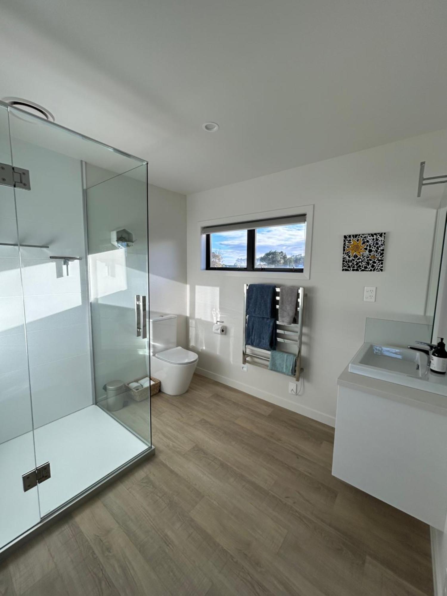 Purangi Waterfront Retreat - 2 Bedroom Cooks Beach Exteriör bild